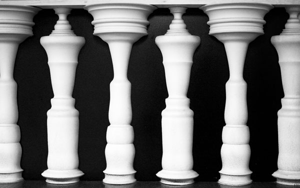 Optical Illusion - Pillars look like people