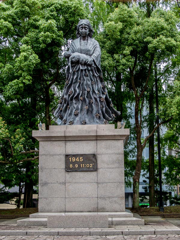A mother's prayer for peace statue by Naoki Tominaga, Nagasaki 