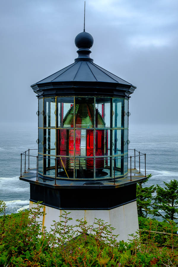 Color glass pattern of the lighthouse lens