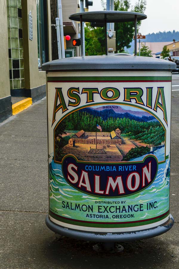 Artistic trash can depicts a historic scene