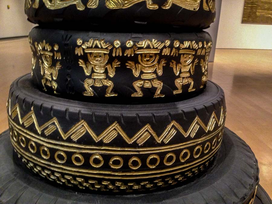 A section of the tire column representing the Wari, Moche and Mimbres cultures