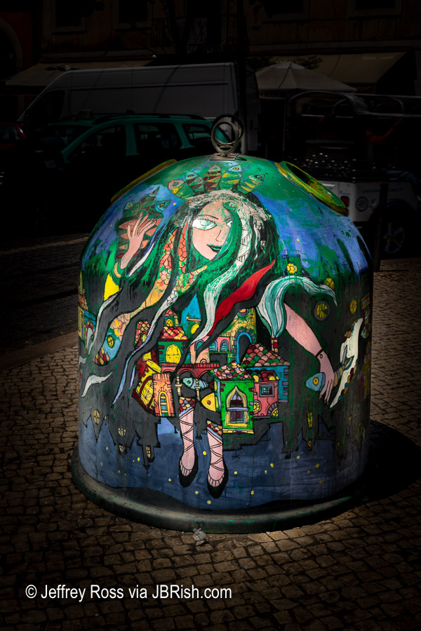 Art covered trash=recycle bins