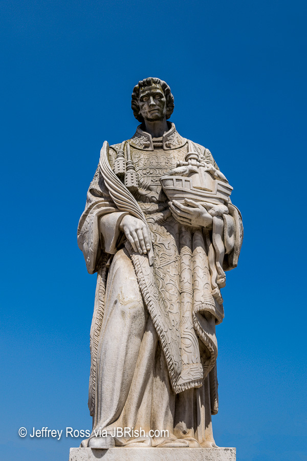 Statue of Lisbon's patron saint, Saint Vincent