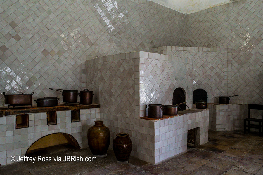 kitchen tiles and large pots
