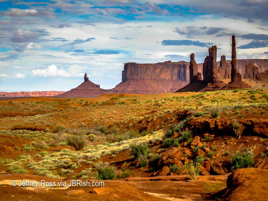 Processed picture of the Yei Bi Chei Spires and the Totem Pole