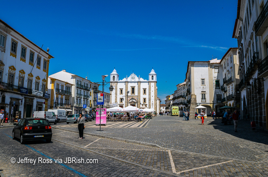 Evora's town square