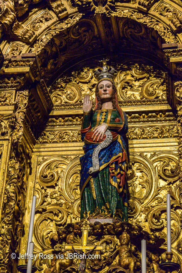 statue of a pregnant Virgin Mary